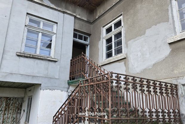 Image No.12-5 Bed House for sale