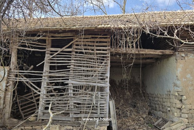 Image No.18-3 Bed House for sale