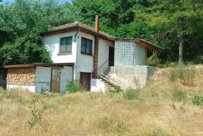 Bulgarian house for sale next to a hill in village Ostritsa (6) – Copy