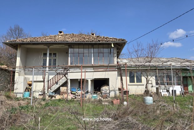 Image No.2-4 Bed House for sale