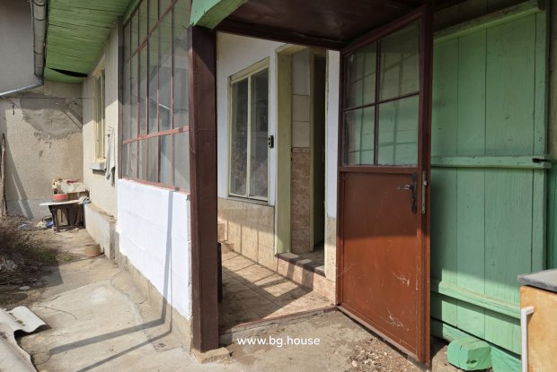 Image No.20-4 Bed House for sale