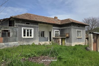 1 - Dve Mogili, Maison