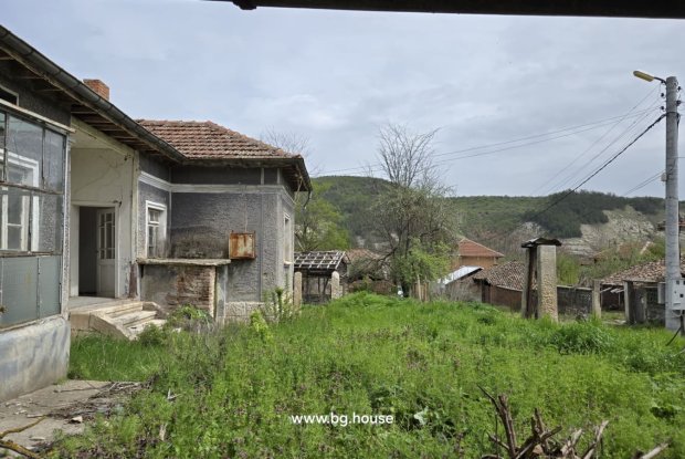 Image No.7-2 Bed House for sale