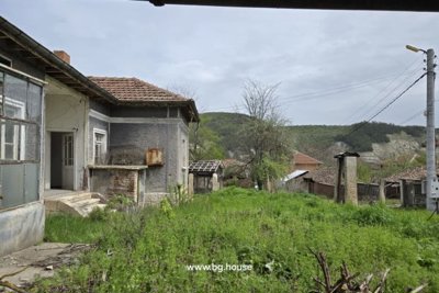 Bulgarian rural house for sale in village Ostritsa (7)