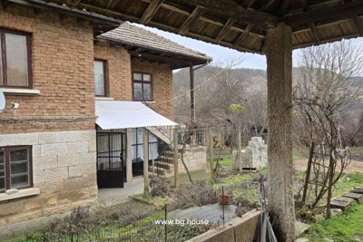 Beautiful rural house for sale at the end of village Ostritsa (174)