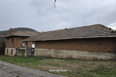 Beautiful rural house for sale at the end of village Ostritsa (165)
