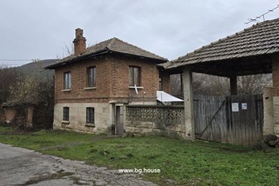 Beautiful rural house for sale at the end of village Ostritsa (163)