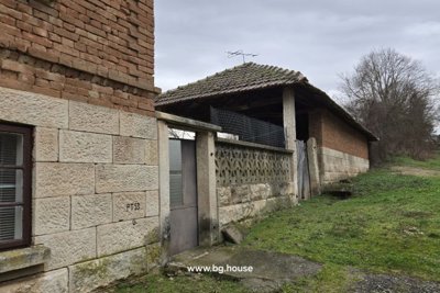 Beautiful rural house for sale at the end of village Ostritsa (186)