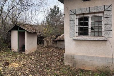 Bulgarian house for sale at the end of the village Chilnov (4)