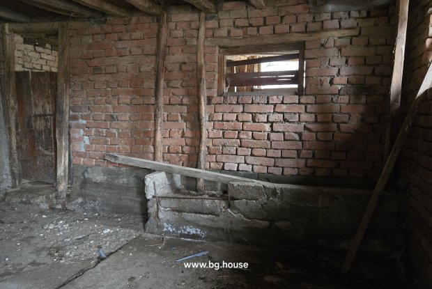Image No.11-6 Bed House for sale