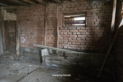 Bulgarian corner house for sale at the end of village Ostritsa (16)