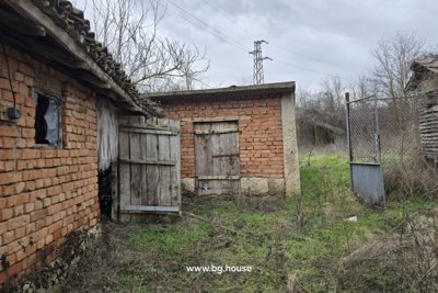Bulgarian corner house for sale at the end of village Ostritsa (18)