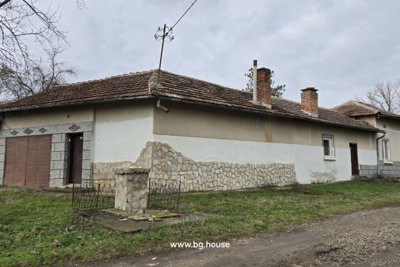 Bulgarian corner house for sale at the end of village Ostritsa (4)