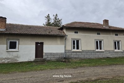 Bulgarian corner house for sale at the end of village Ostritsa (6)