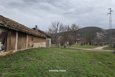Bulgarian corner house for sale at the end of village Ostritsa (13)