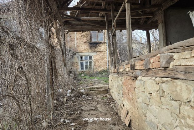 Image No.18-4 Bed House for sale