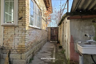 Bulgarian home for sale in village Lomtsi (17)