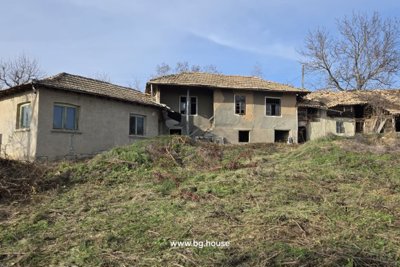 Cheap Bulgarian house for sale at the end of village Palamartsa (9)