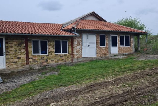 Image No.14-2 Bed Farmhouse for sale