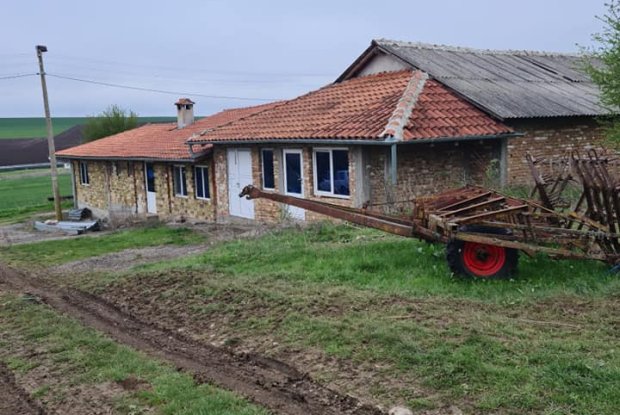 Image No.17-2 Bed Farmhouse for sale