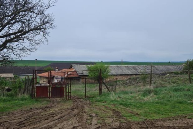 Image No.18-2 Bed Farmhouse for sale