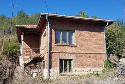 Lovely Bulgarian house for sale in a hilly village Katselovo (1)