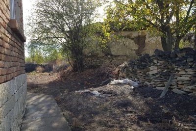 A small Bulgarian house for sale in the village of Gorotsvet (3)