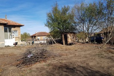 A small Bulgarian house for sale in the village of Gorotsvet (5)