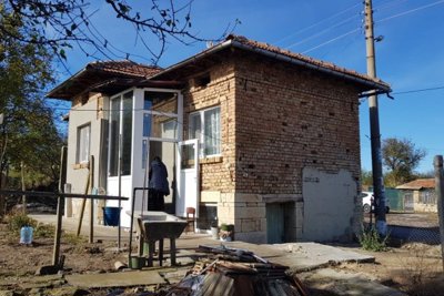A small Bulgarian house for sale in the village of Gorotsvet (12)