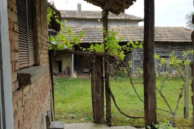 Small charming Bulgarian house for sale in village Voditsa (138)
