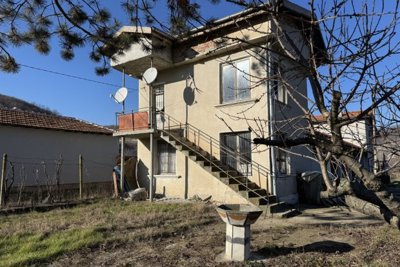 Bulgarian Big House for Sale in Village Svalenik (13)