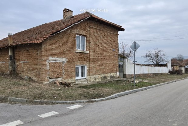 Image No.2-4 Bed House for sale