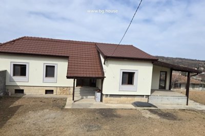 Beautiful Bulgarian house for sale in village Poroishte (3)