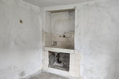 Bulgarian Forgotten House in Ostritsa Village (12)