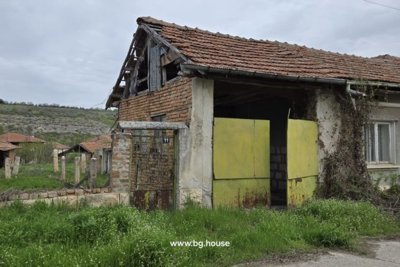 Bulgarian Forgotten House in Ostritsa Village (4)