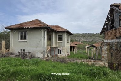 Bulgarian Forgotten House in Ostritsa Village (5)