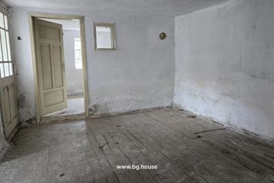 Bulgarian Forgotten House in Ostritsa Village (7)