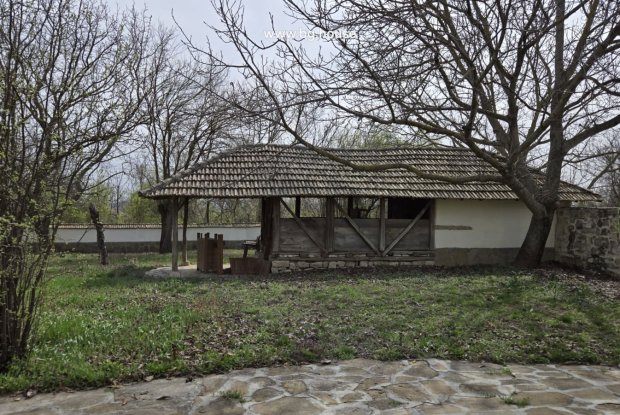 Image No.8-5 Bed House for sale