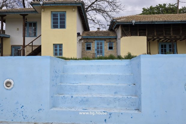 Image No.15-10 Bed House for sale
