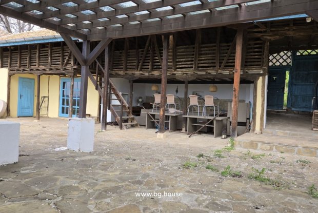 Image No.18-10 Bed House for sale