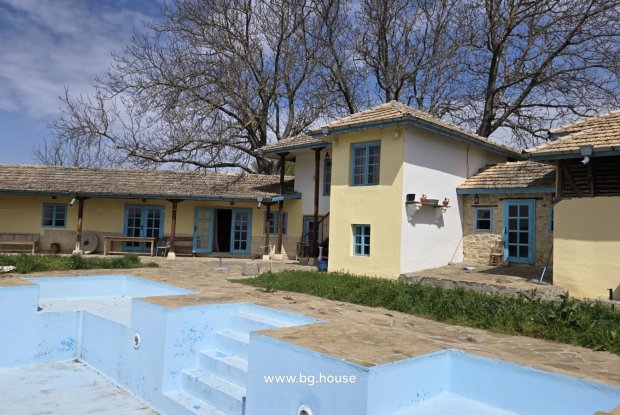 Image No.3-10 Bed House for sale