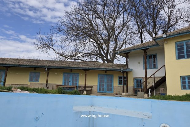 Image No.6-10 Bed House for sale