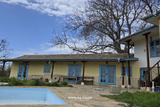 Image No.7-10 Bed House for sale