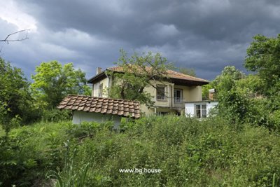 Bulgarian House for Sale in Village Koprivets – 700m² Plot (4)
