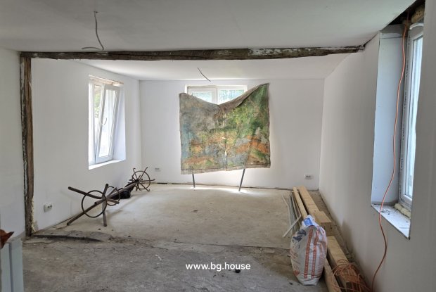 Image No.25-4 Bed House for sale