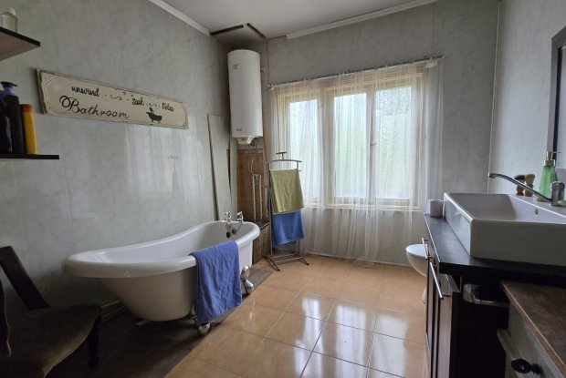 Image No.20-5 Bed House for sale