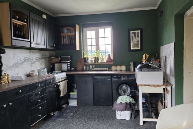 Image No.6-5 Bed House for sale
