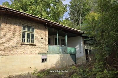 Bulgarian House for Sale in Village Lomtsi with 2030m² Garden (9)