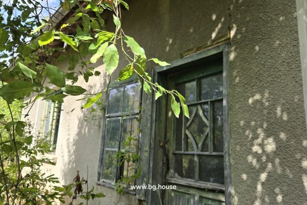 Image No.18-3 Bed Property for sale