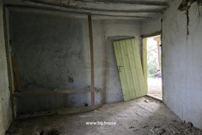 Bulgarian House for Sale in Village Lomtsi – 3135m² Land (1)